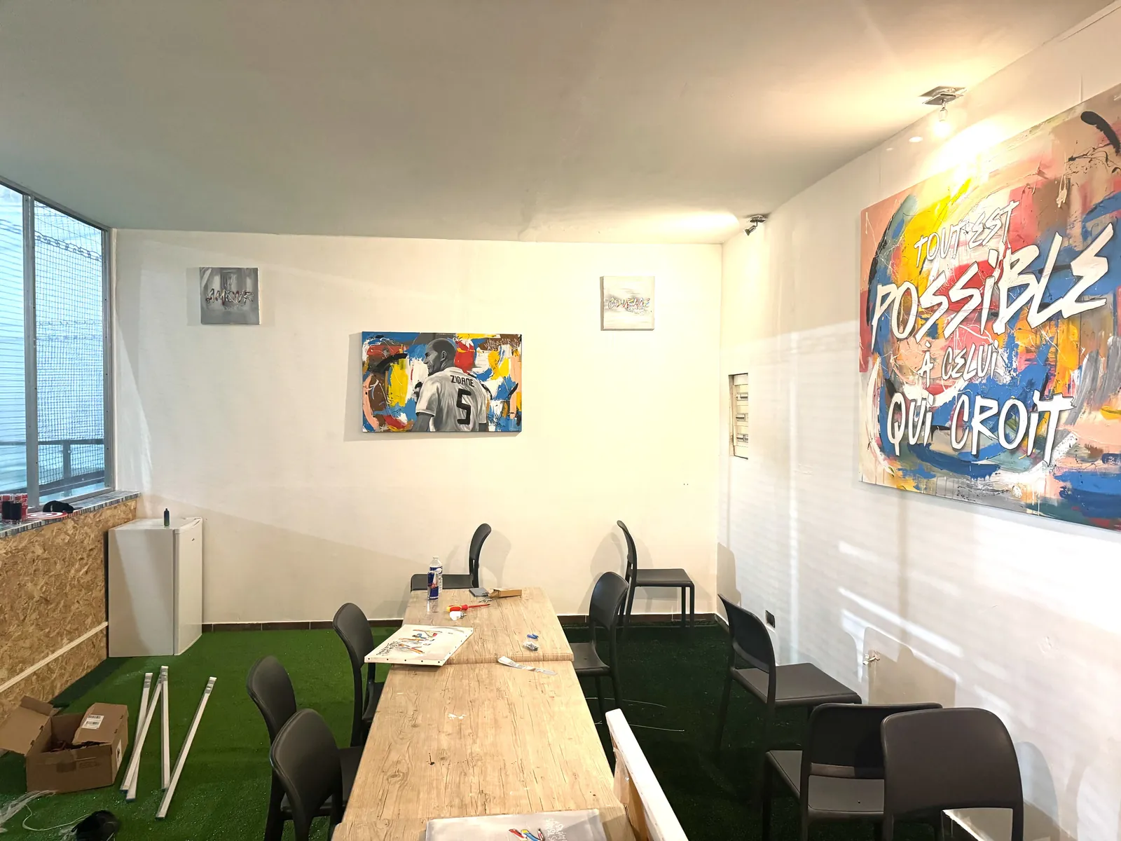 La salle d'anniversaire privatisée, table dressée